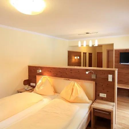 Отель Naturhotel Laerchenhof 4*